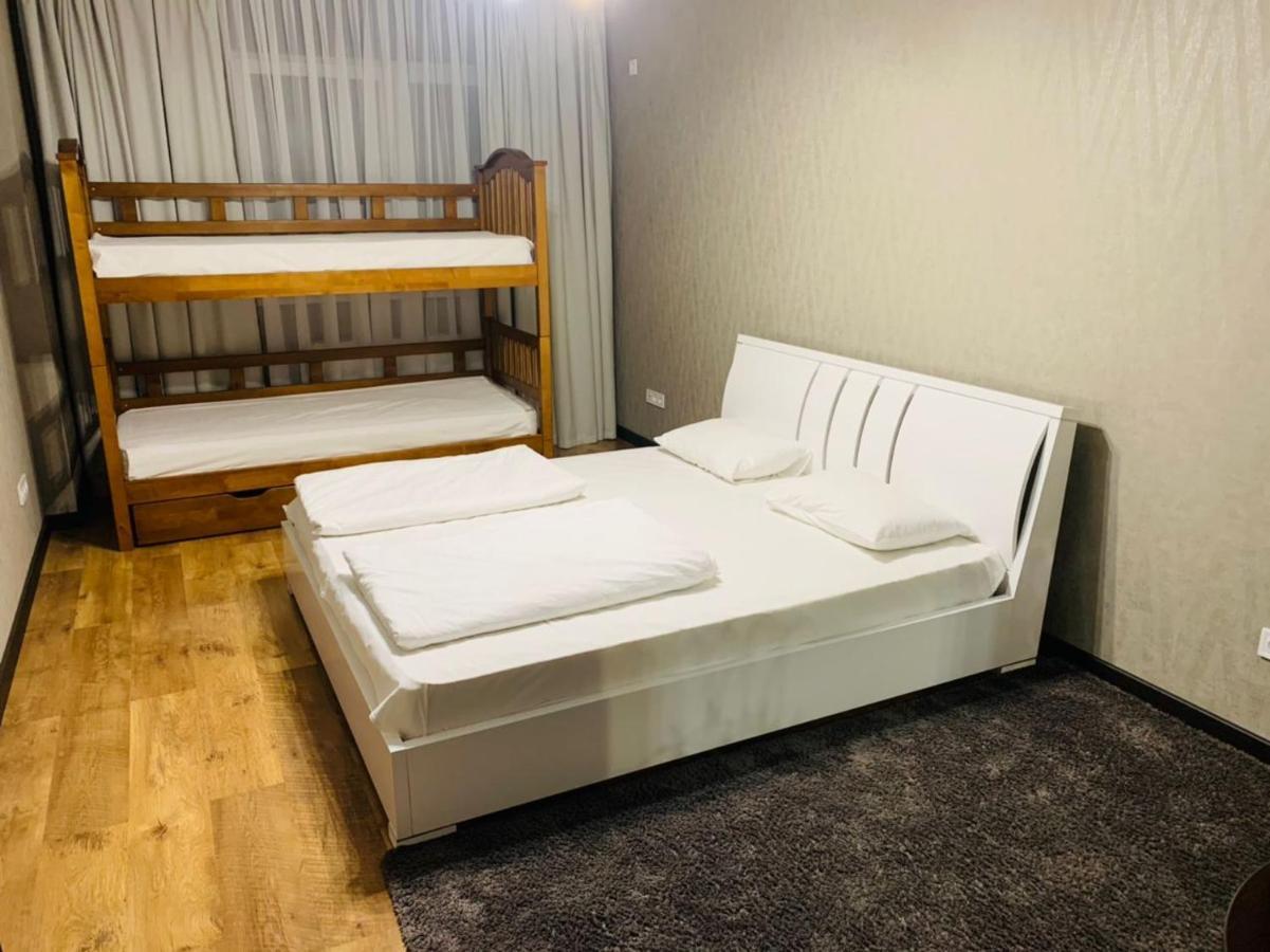 Apartment Voskresenska 18 , Парковые Озера Київ Екстер'єр фото