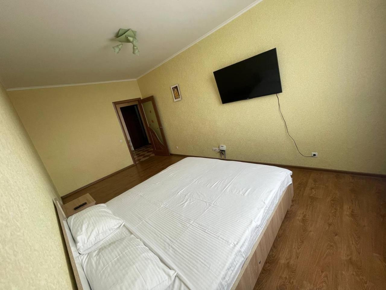 Apartment Voskresenska 18 , Парковые Озера Київ Екстер'єр фото